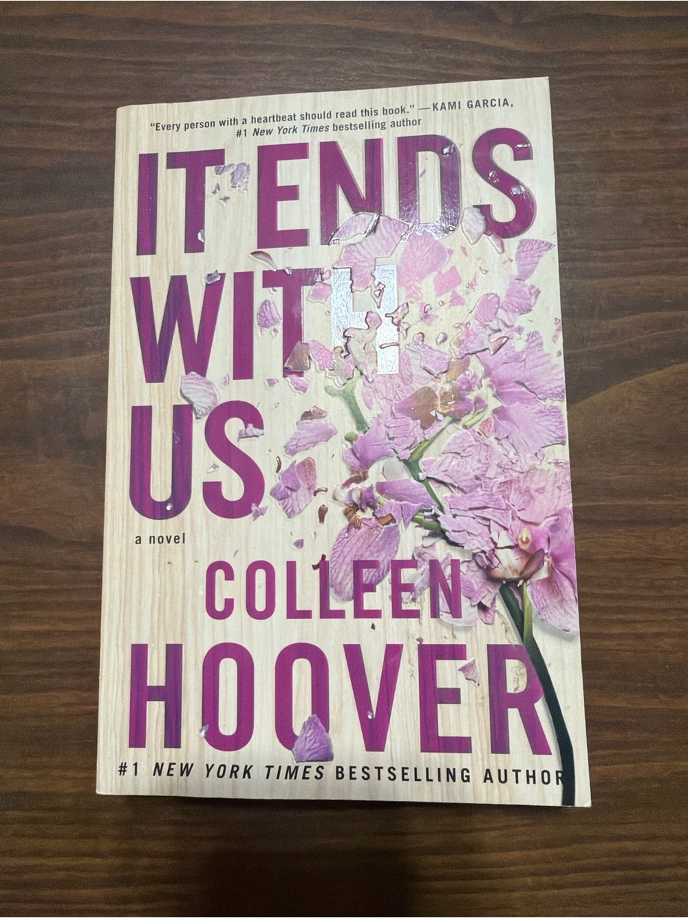 "It Ends With Us" - Pink Cover Novel